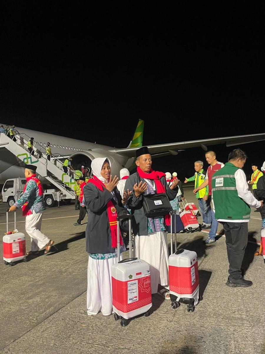 Pemberangkatan jemaah calon haji di Bandara Adi Soemarmo, Solo. (DOK/Angkasa Pura I)