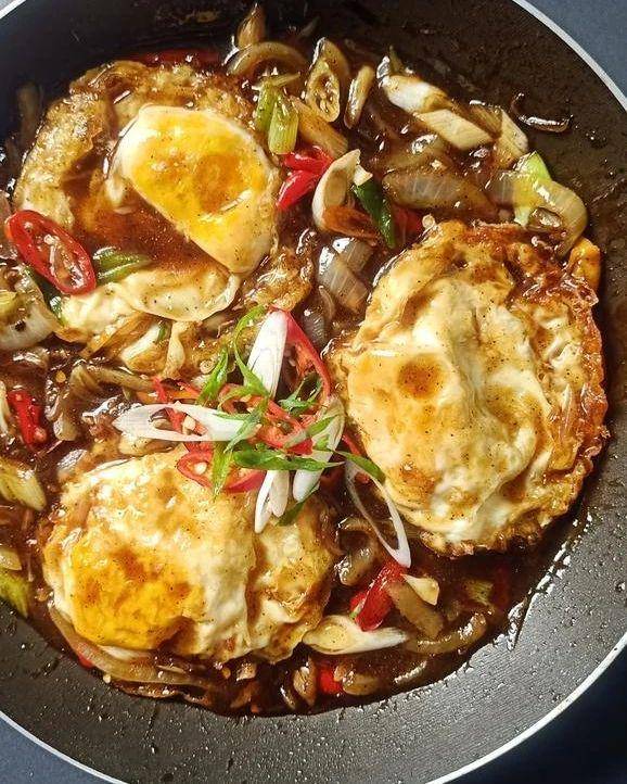 telor ceplok asam manis (instagram.com/dapoersikoko)
