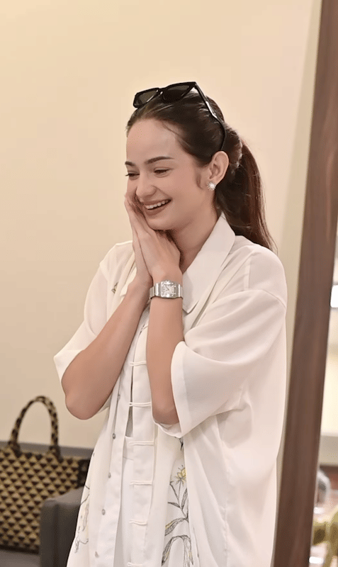 momen Enzy Storia perdana lihat kebaya pengantinnya (instagram.com/didietmaulana)