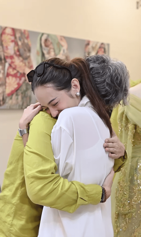 momen Enzy Storia perdana lihat kebaya pengantinnya (instagram.com/didietmaulana)