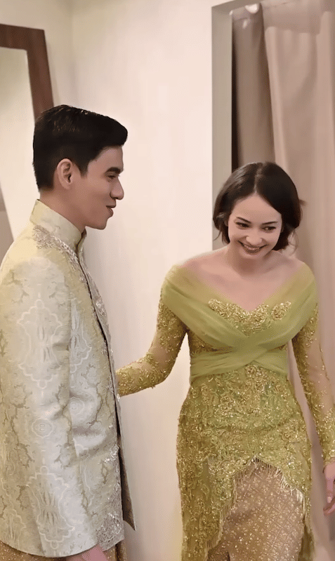 momen Enzy Storia perdana lihat kebaya pengantinnya (instagram.com/didietmaulana)