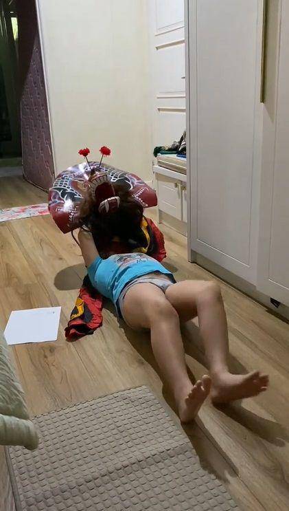 potret Kabay bermain barongan (instagram.com/kangferrymaryadi)