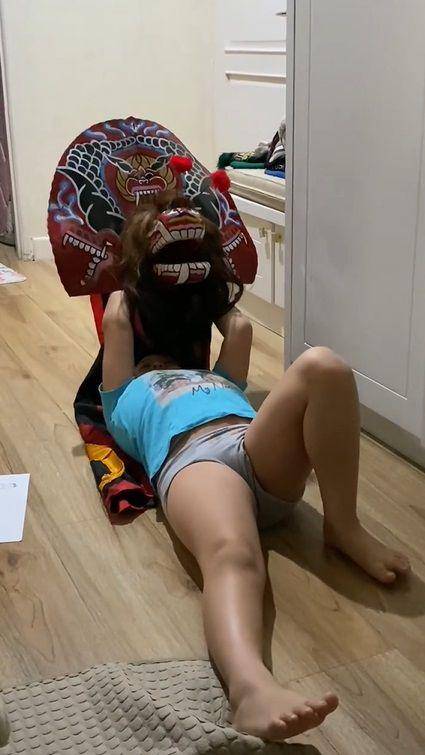 potret Kabay bermain barongan (instagram.com/kangferrymaryadi)