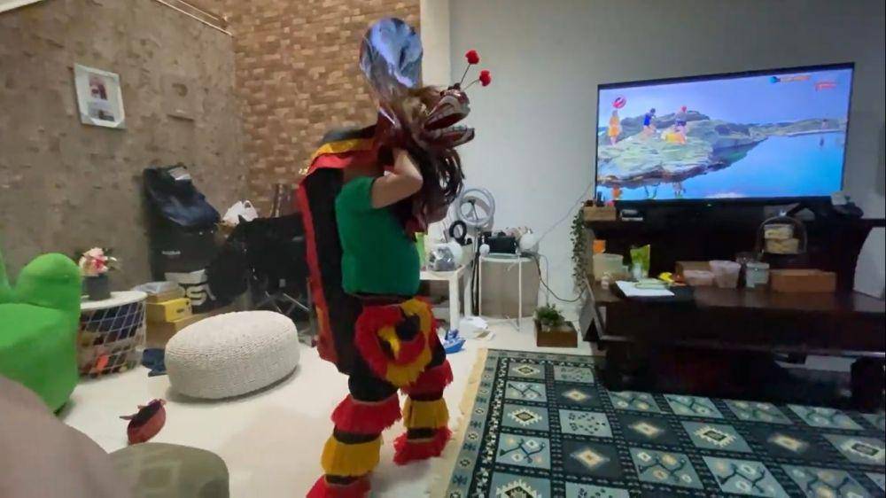 potret Kabay bermain barongan (instagram.com/kangferrymaryadi)