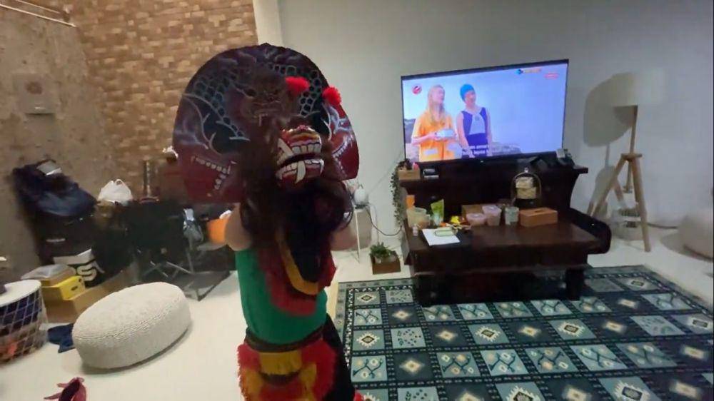 potret Kabay bermain barongan (instagram.com/kangferrymaryadi)