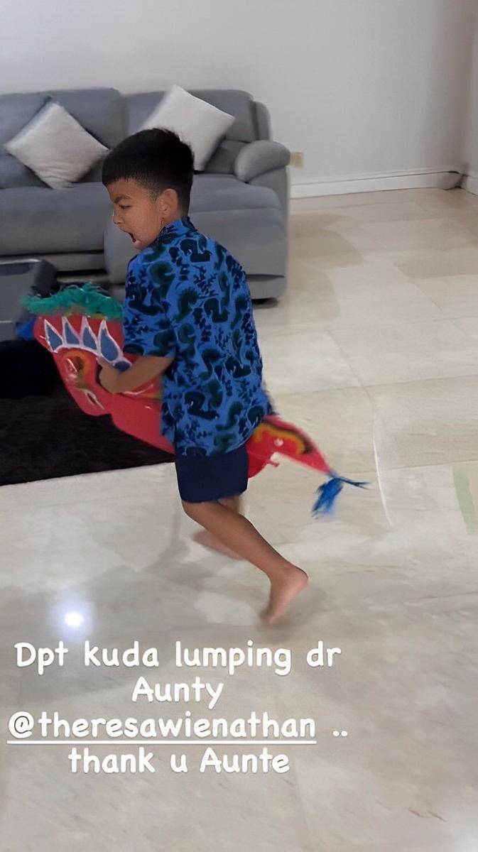 potret Magika bermain kuda lumping (instagram.com/ardibakrie)