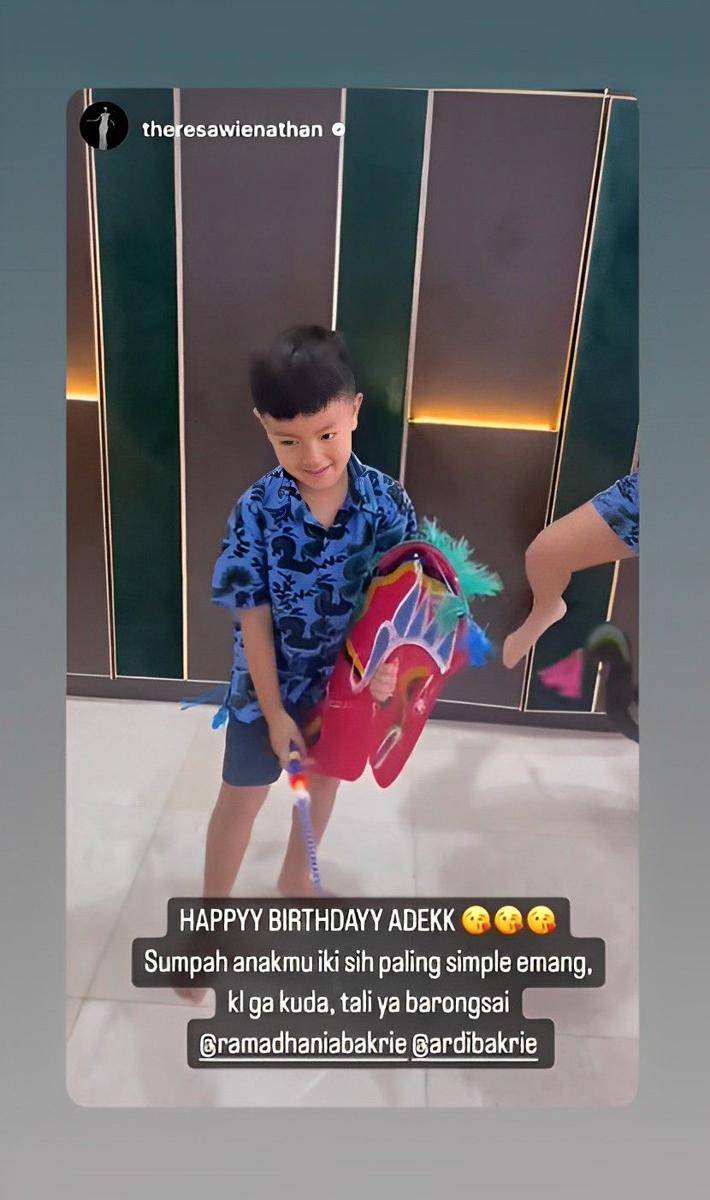 potret Magika bermain kuda lumping (instagram.com/ardibakrie)