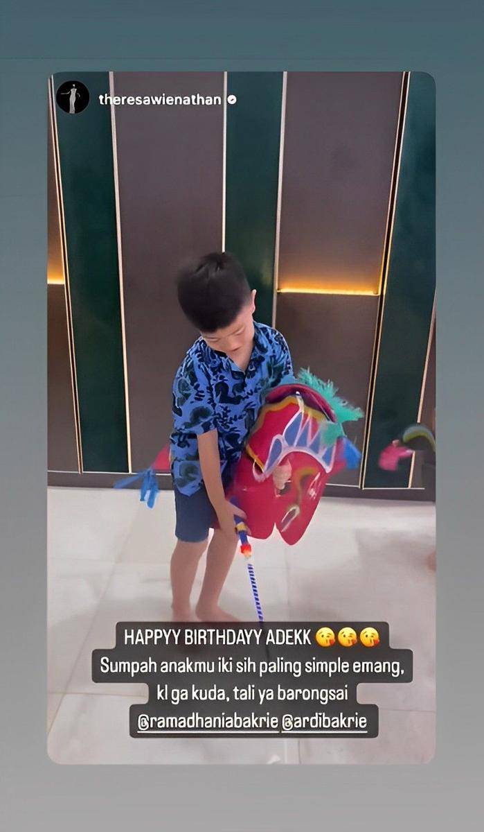 potret Magika bermain kuda lumping (instagram.com/ardibakrie)