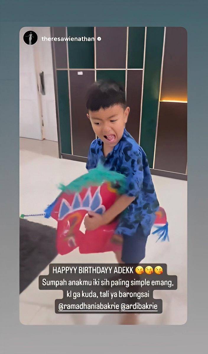 potret Magika bermain kuda lumping (instagram.com/ardibakrie)