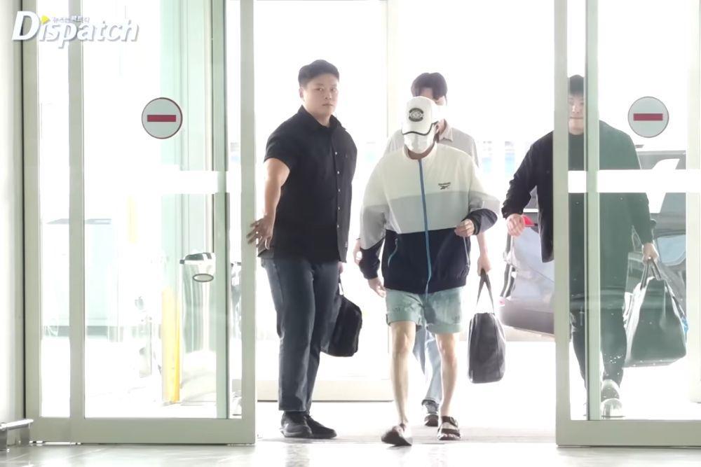 potret keberangkatan Suga BTS ke Jakarta (youtube.com/KoreaDispatch)