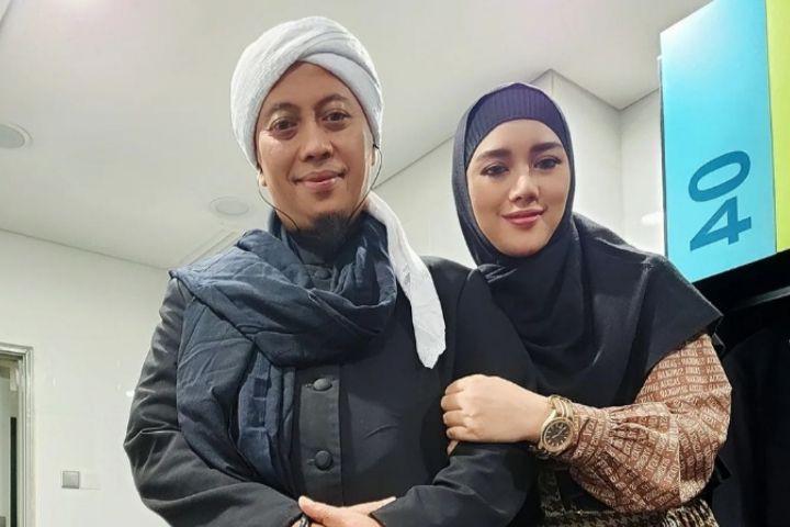 Bebi Silvana Boyong Kedua Anaknya Tinggalkan Rumah Opick, Ada Apa?