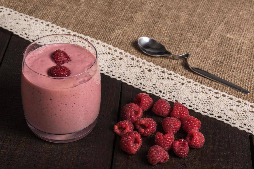 ilustrasi smoothies berry bliss (vecteezy.com/Andrii Omelnytsk)
