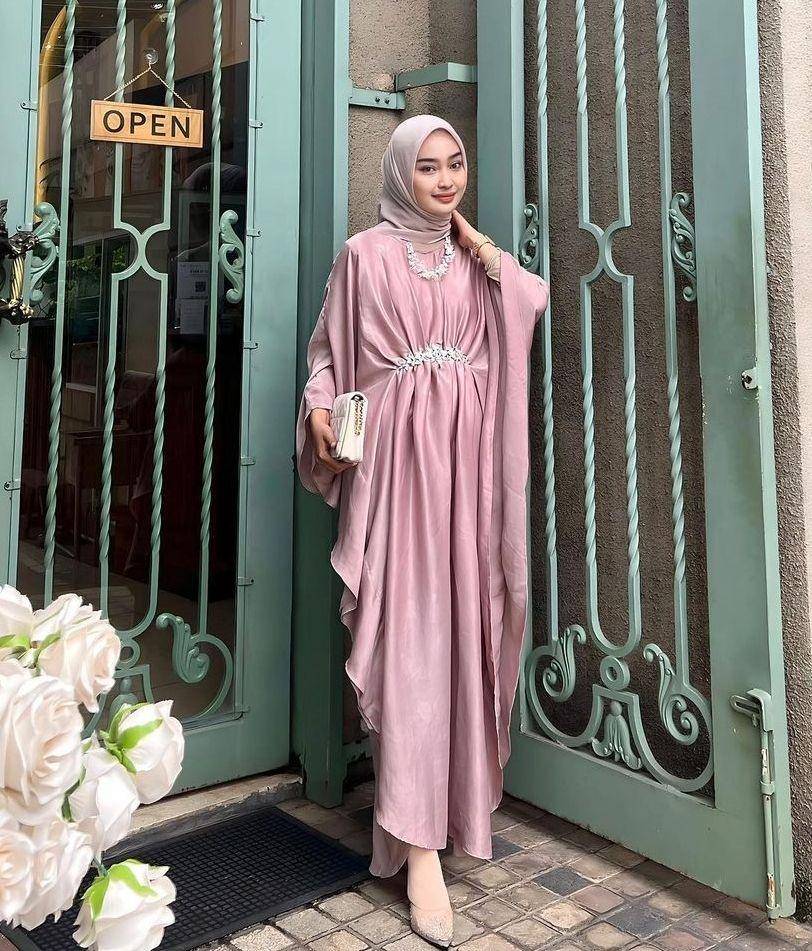 OOTD kondangan hijab (instagram.com/aaghniya_)
