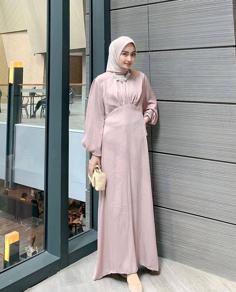 OOTD kondangan hijab (instagram.com/aaghniya_)
