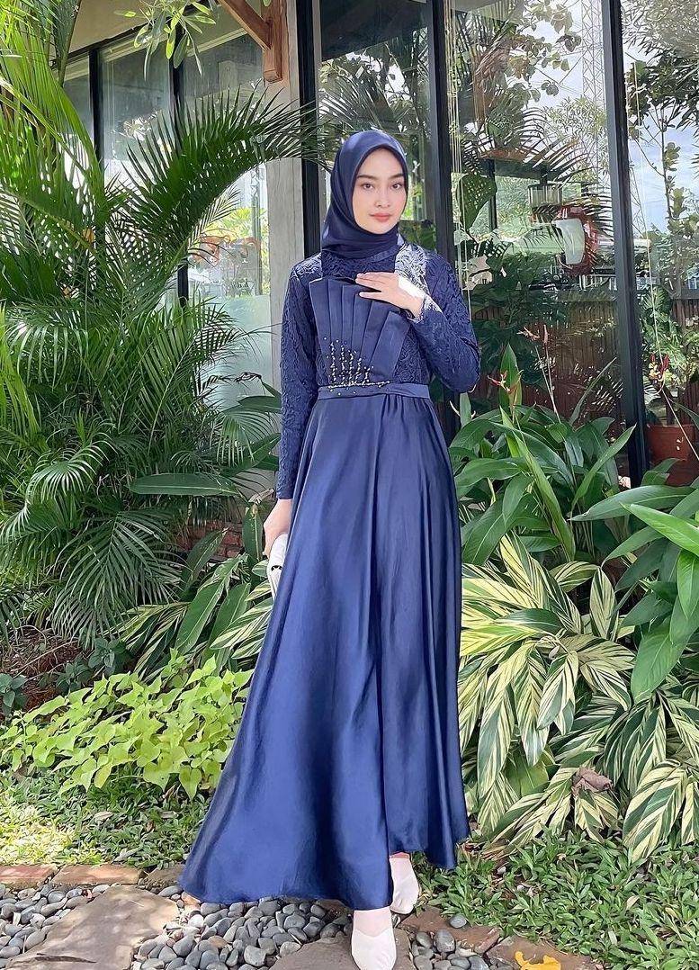 OOTD kondangan hijab (instagram.com/aaghniya_)