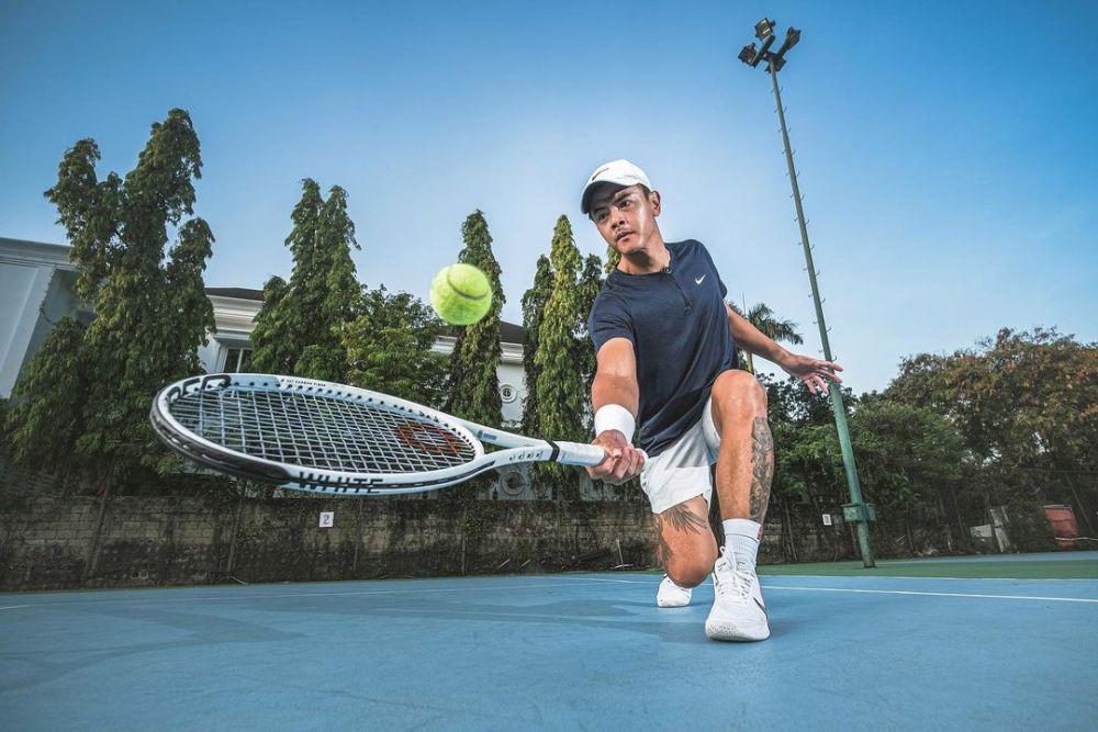 5 Tips Dapatkan Tubuh Ideal ala Dion Wiyoko, Jadi Member Gym!