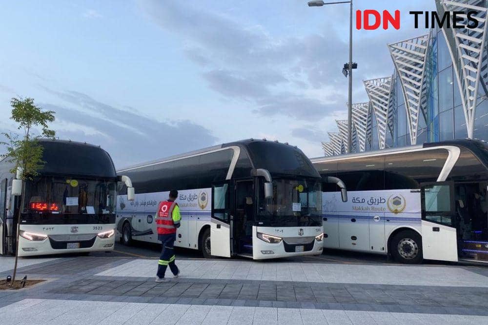Dubes RI dan PPIH Bersiap di Bandara AMMA Madinah Sambut Jemaah Haji Kloter Pertama. (IDN Times/Sunariyah)