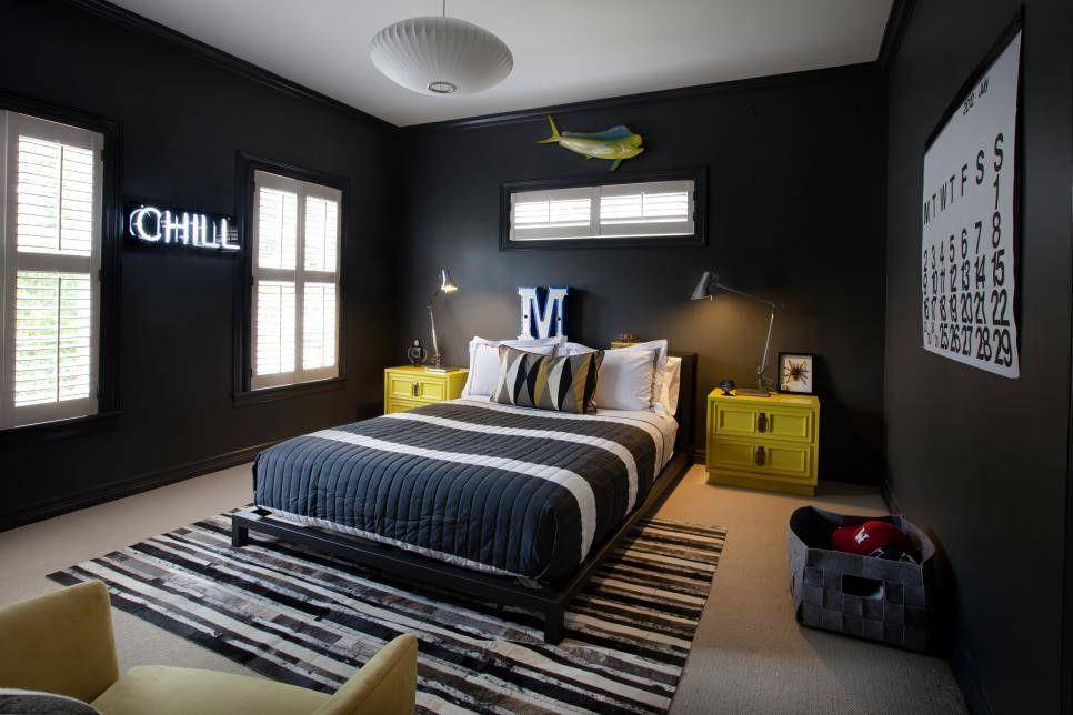 Kamar tidur nuansa gelap (hgtv.com/Laurie Perez)