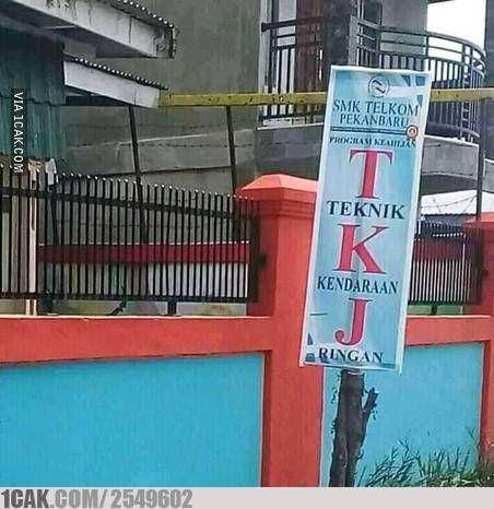 potret kocak spanduk sekolah (1cak.com/2549602)