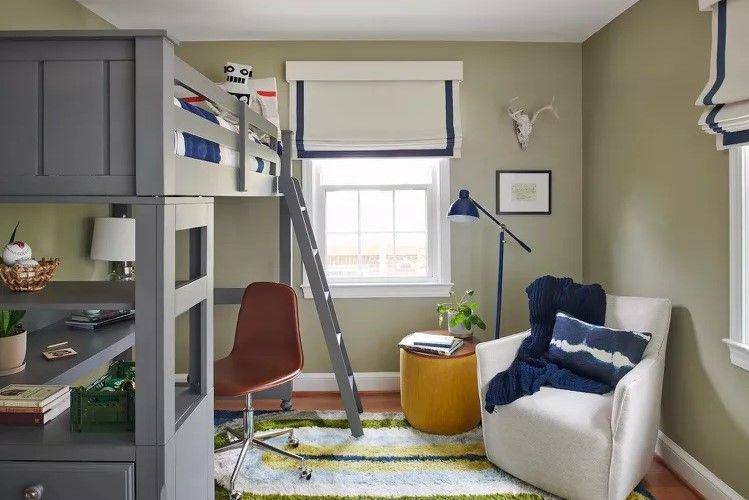 Kamar tidur dengan layout efisien (thespruce.com/Matt Dandy)