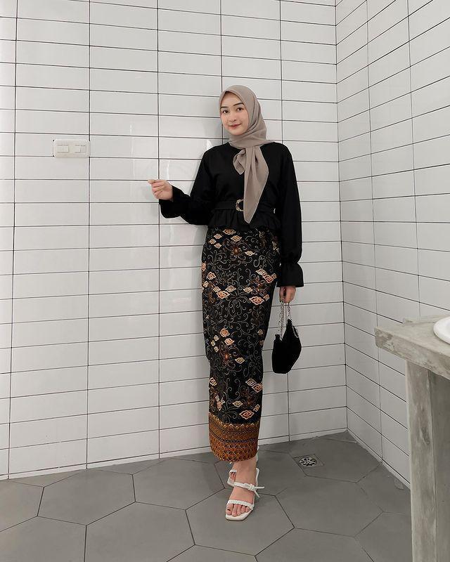 Outfit kondangan ala Ingrid Yulika (instagram.com/ingridyulikaa)