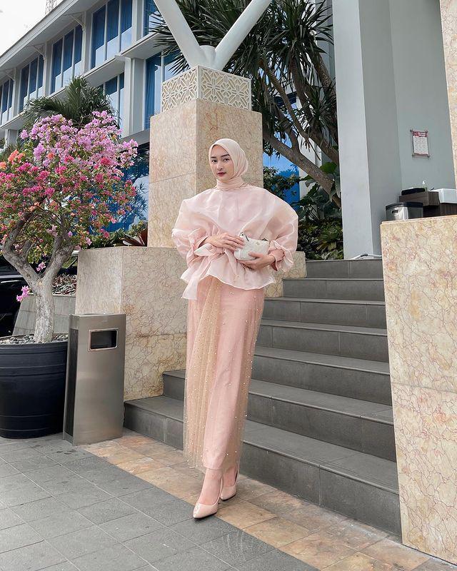 Outfit kondangan ala Ingrid Yulika (instagram.com/ingridyulikaa)