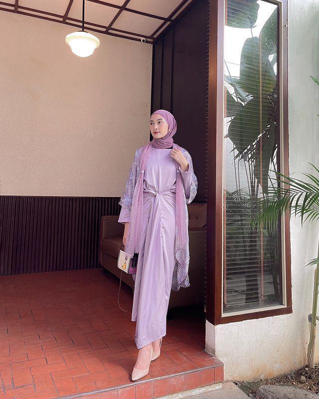Outfit kondangan ala Ingrid Yulika (instagram.com/ingridyulikaa)