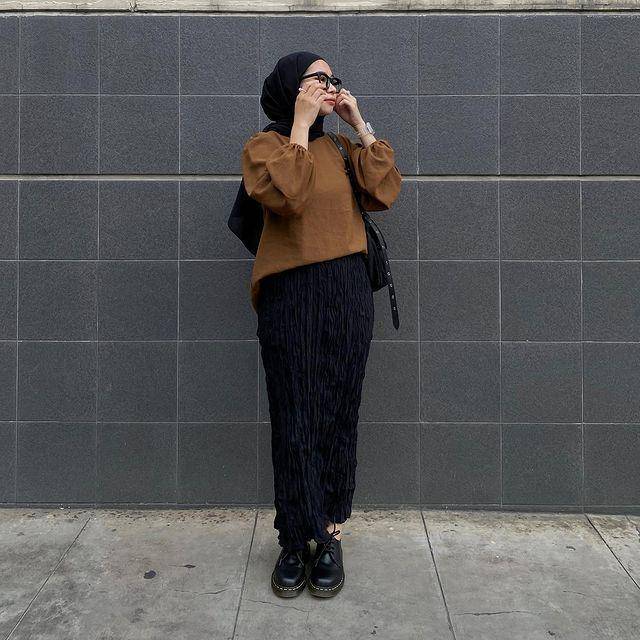 Gaya hijab edgy Fitri Hasiani (instagram.com/_kakpit)