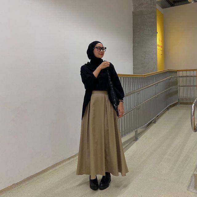 Gaya hijab edgy Fitri Hasiani (instagram.com/_kakpit)