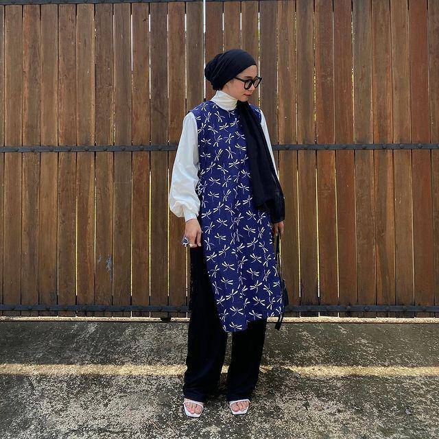 Gaya hijab edgy Fitri Hasiani (instagram.com/_kakpit)