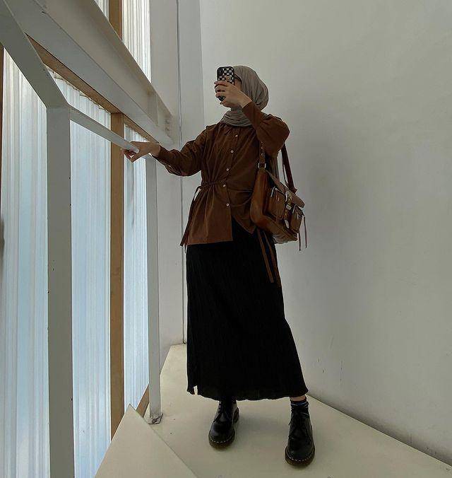 Gaya hijab edgy Fitri Hasiani (instagram.com/_kakpit)