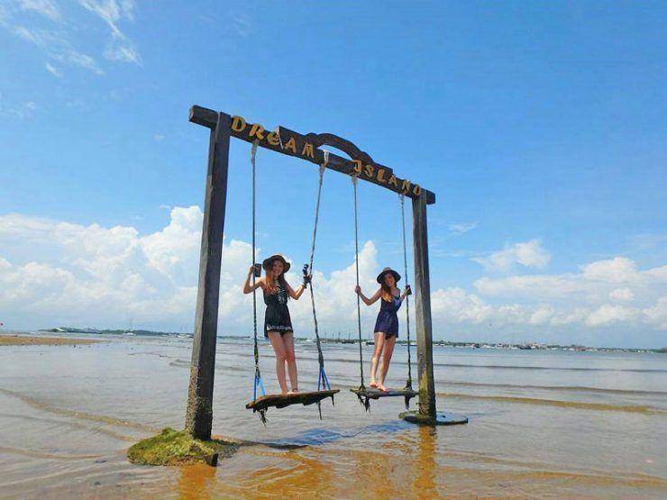 Potret Dream Island Beach Club di Pantai Mertasari, Bali (instagram.com/axmm23)