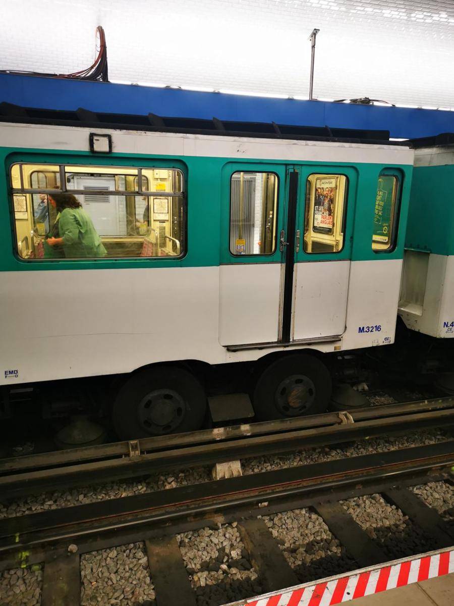 potret hal unik di Paris (reddit.com/user/hurter11)