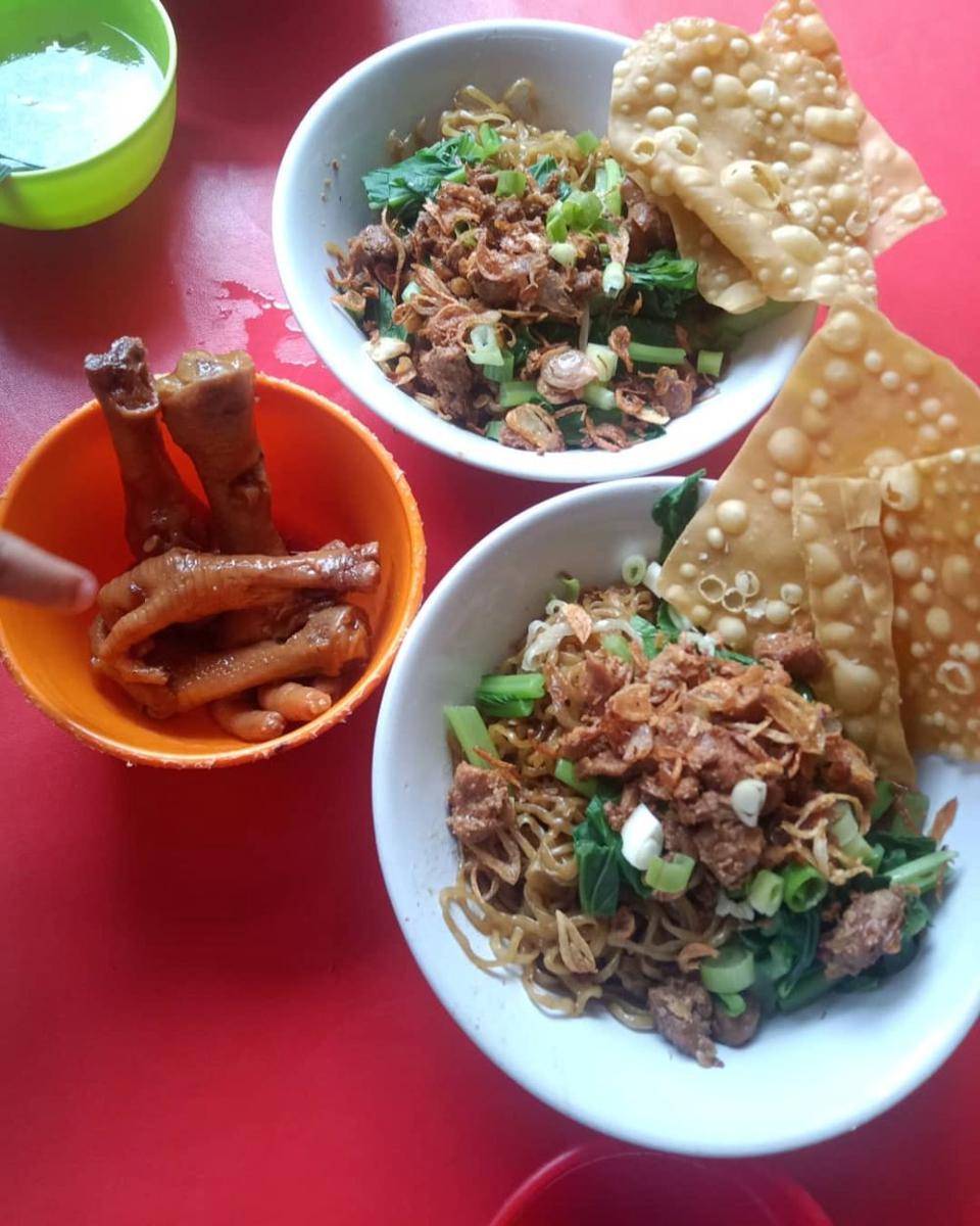 Bakmi Raos (instagram.com/rawarontek)