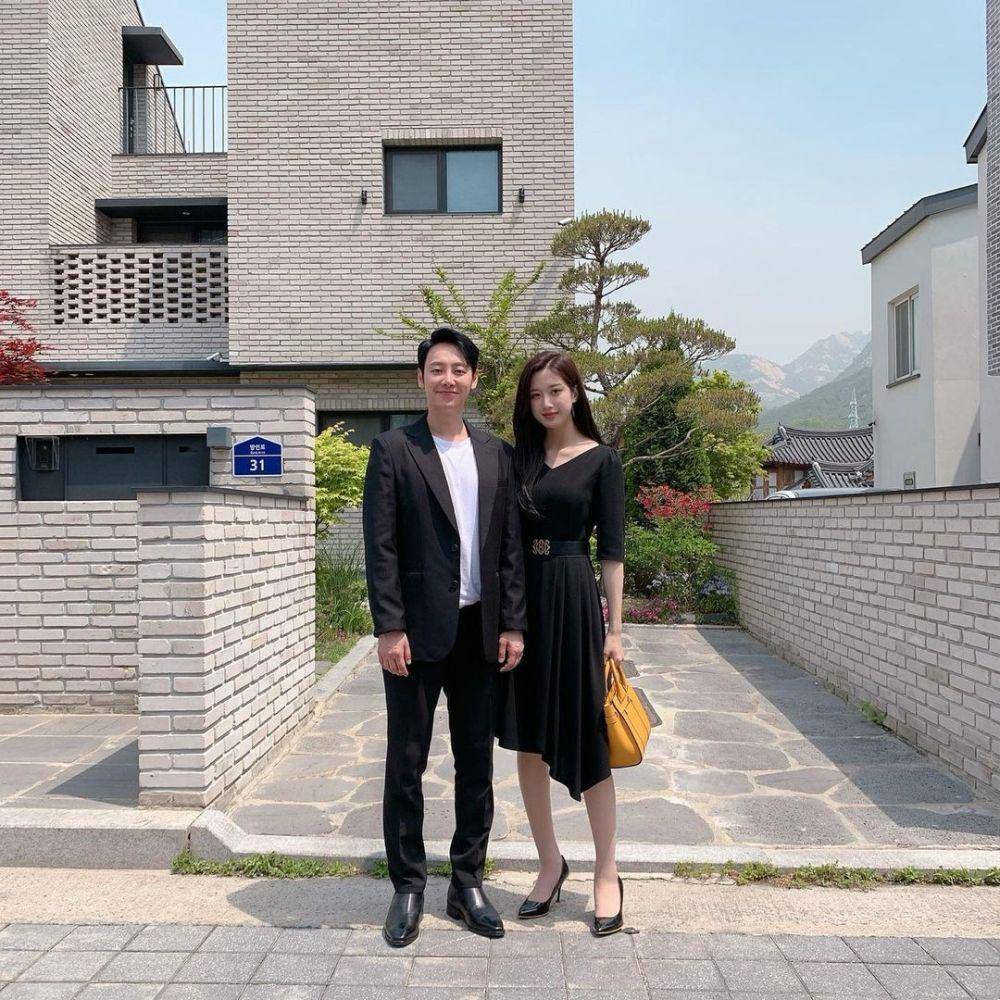 still cut Find Me On Your Memory (instagram.com/yeohahin)