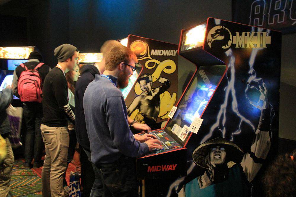 Mortal Kombat sudah dikenal cukup luas di kalangan gamer arcade sejak awal 1990-an. (commons.wikimedia.org/Daniel Benavides)