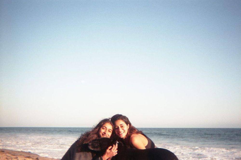 Ananya Panday dan adiknya (instagram.com/ananyapanday)