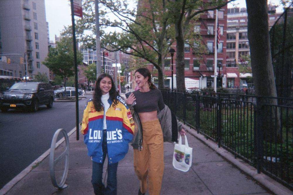 Ananya Panday dan adiknya (instagram.com/ananyapanday)