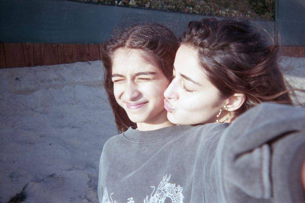 Ananya Panday dan adiknya (instagram.com/ananyapanday)