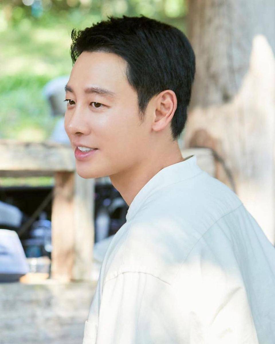 Kim Dong Wook (instagram.com/keyeastofficial?igshid=)