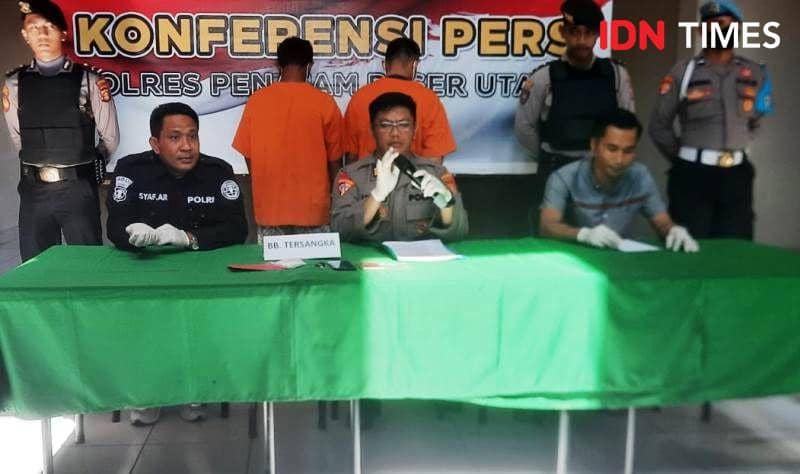 Kabag Ops Polres PPU, AKP Jajat Sudrajat (tengah) berikan keterangan pers tentang pengungkapan kasus sabu-sabu tersangka HD dan HR (IDN Times/Ervan)