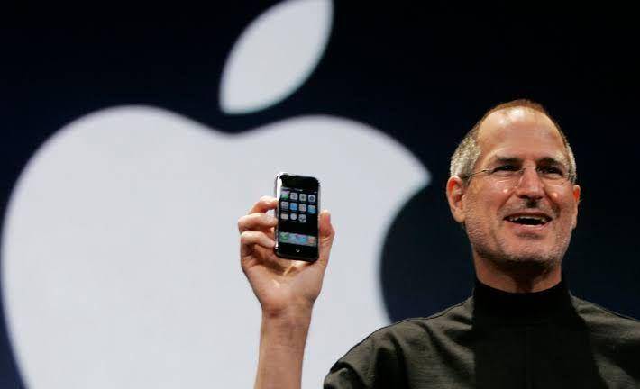 Steve Jobs memperkenalkan iPhone (apple.com)