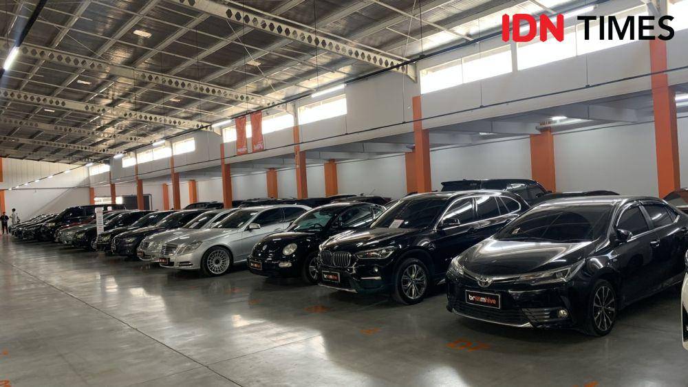 Showroomnya bisa menampung 200 mobil (IDN Times/Fadhliansyah)