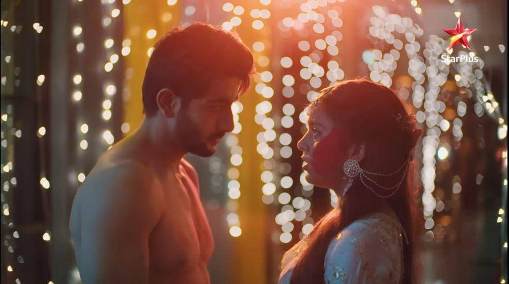 Aryan dan Imlie merayakan Holi (youtube.com/StarPlus)