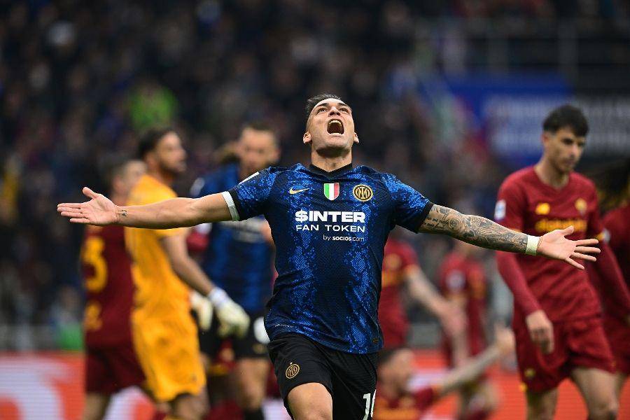 Lautaro Martinez, pemain Inter Milan, merayakan golnya ke gawang AS Roma. (inter.it)