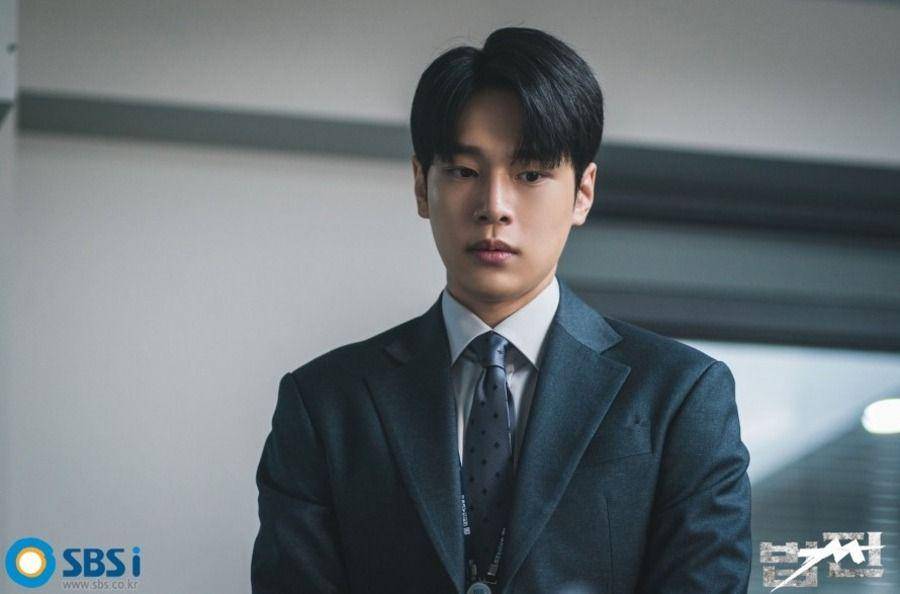 Kang Yoo Seok di Payback: Money and Power (dok. SBS/Payback: Money and Power)