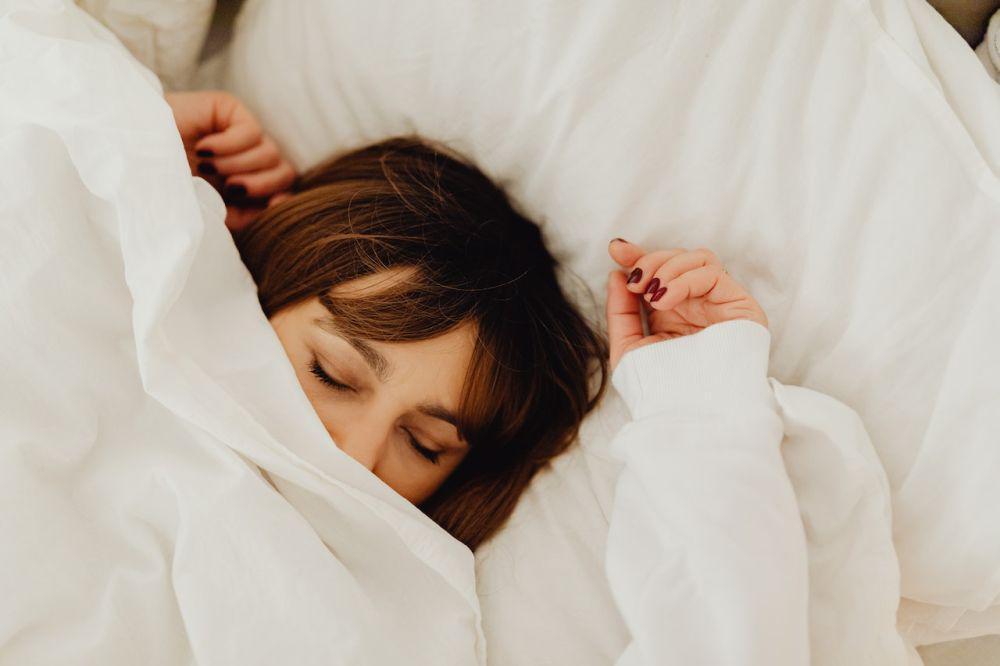 Tidur Nyenyak Bisa Lindungi Memori Pasien Alzheimer?