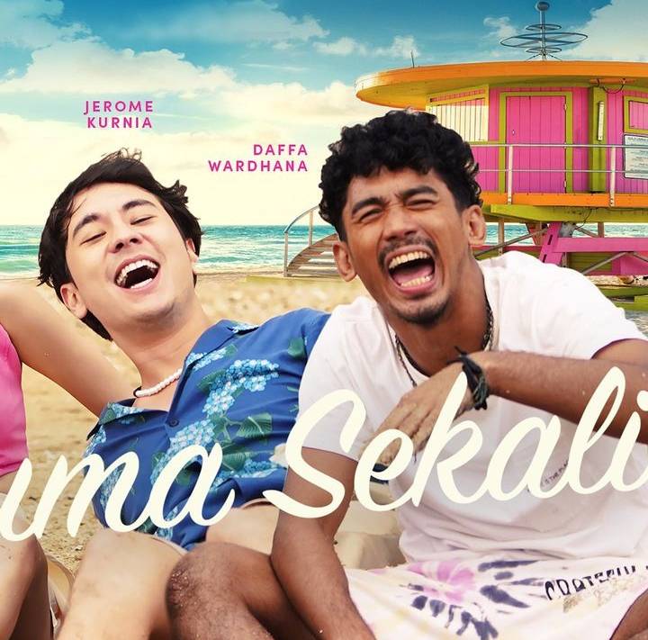 Jerome Kurnia dan Daffa Wardhana dalam poster series YOLO! (instagram.com/vidiooriginals)