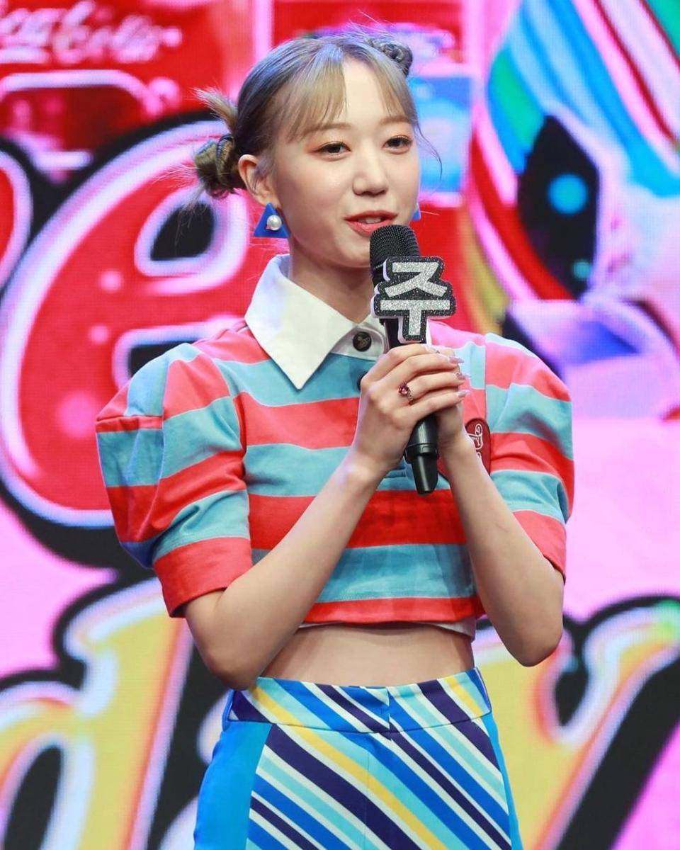 potret OOTD stripes Zuu Secret Number (instagram.com/zuusecretnumber)