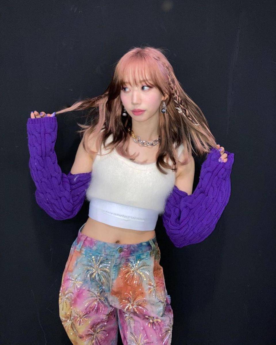 potret OOTD colorful Zuu Secret Number (instagram.com/zuusecretnumber)